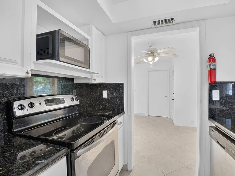 300 NW 42nd St — Photo 16