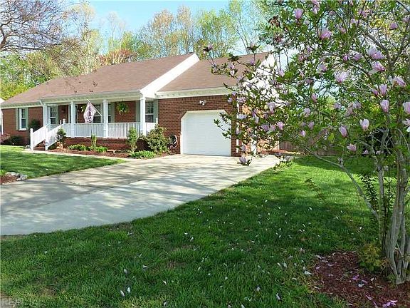 2nd image of 924 Weeping Willow Dr