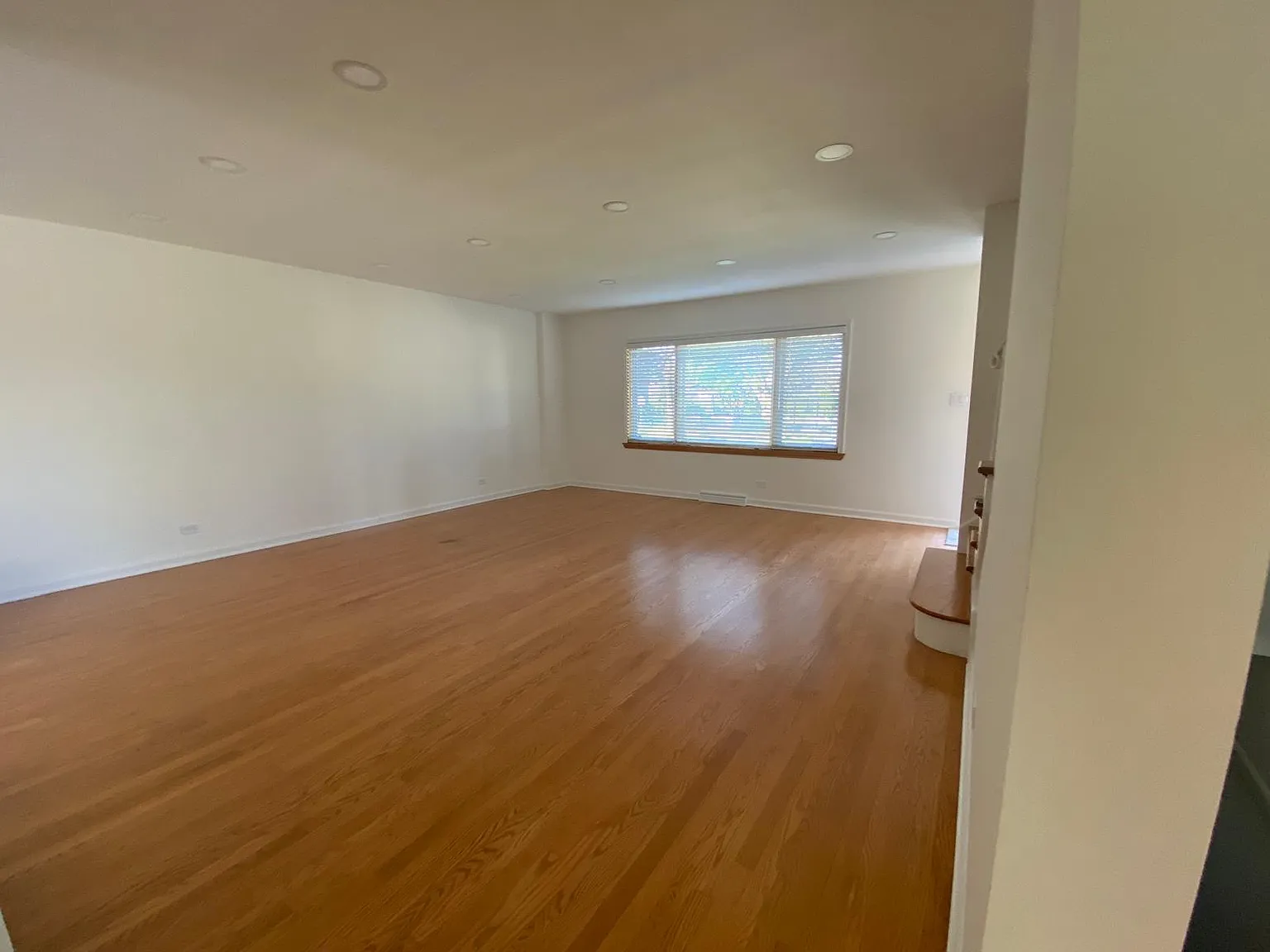 3 bed, 1.5 bath, 1246 sqft, $3,200 — Photo 4
