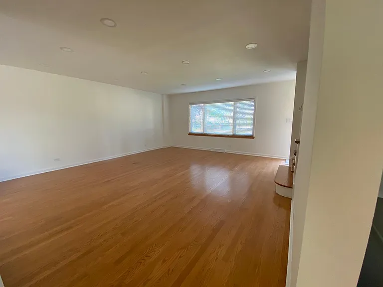 6753 N Drake Ave — Photo 4