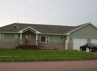 805 Sagehorn Dr, Hartford, SD 57033