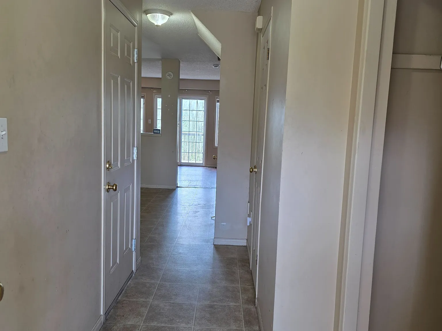4 bed, $3,300 — Photo 2