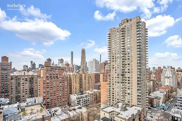 Sold by Sotheby's International Realty | media 10