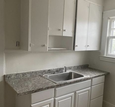 2nd image of 49 Peachtree Rd