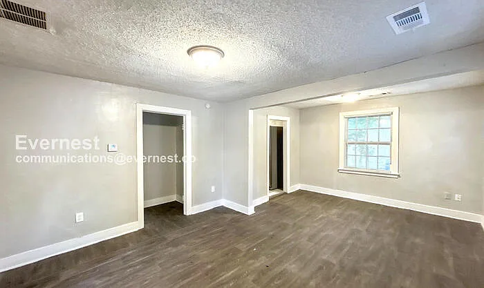 761 Whitney Ave — Photo 5