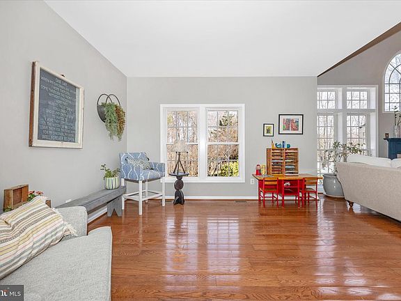 5th image of 6243 Woodville Rd