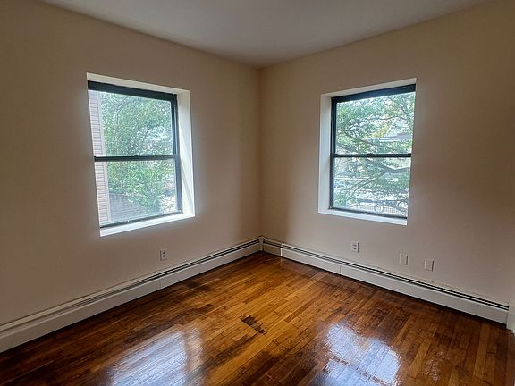 5th image of 5 Harvard St