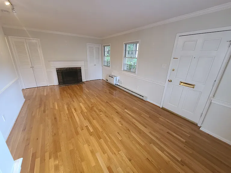 321 Wilkes St — Photo 10