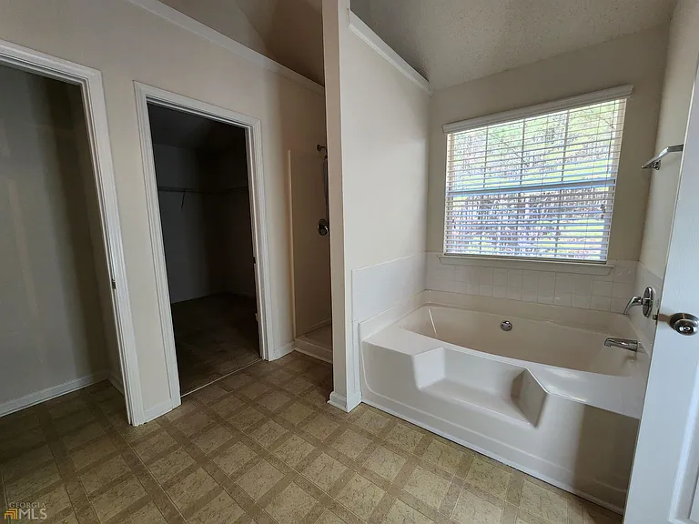 7130 Cavender Dr S — Photo 11