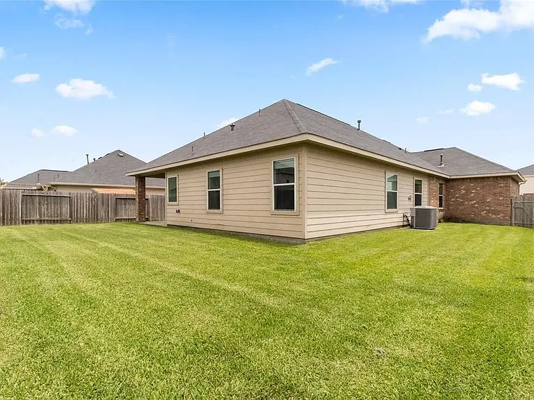 839 Grassy Creek Ln — Photo 2