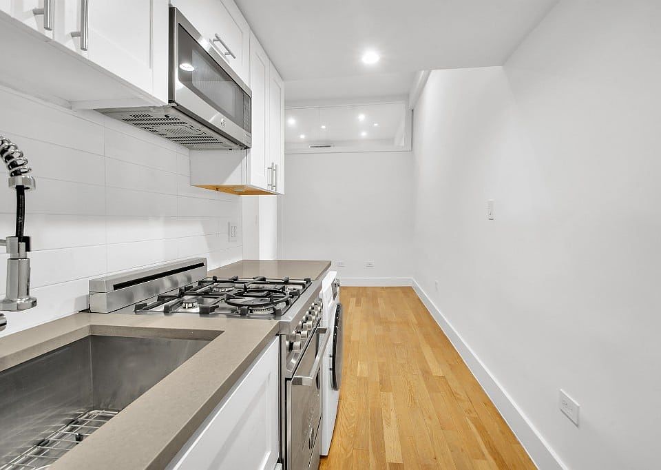 1st image of 220 E 22nd St APT 2L