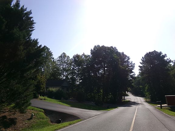 5th image of 852 Jefferson Dr