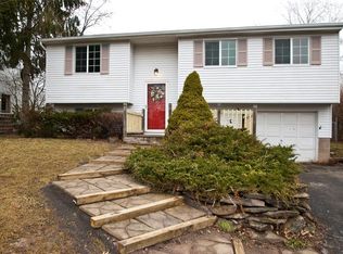 5786 Bonnie Brae Cir, Farmington, NY 14425