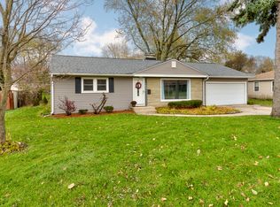 142 S Edgelawn Dr, Aurora, IL 60506