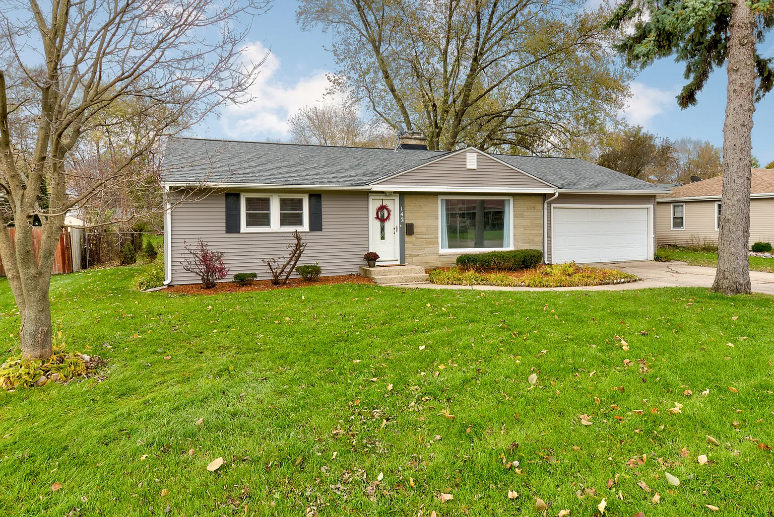142 S Edgelawn Dr photo 1