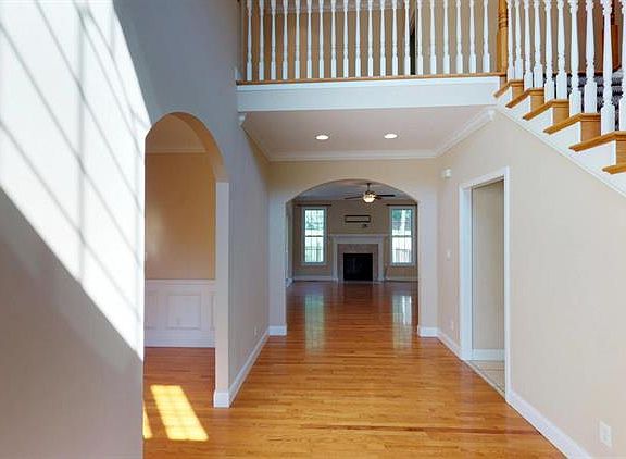 3rd image of 996 Thomas Woods Way