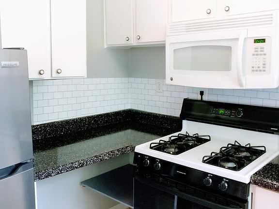 2nd image of 1302 N Meade St APT 17