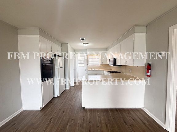 4th image of 300 E San Saba St #3