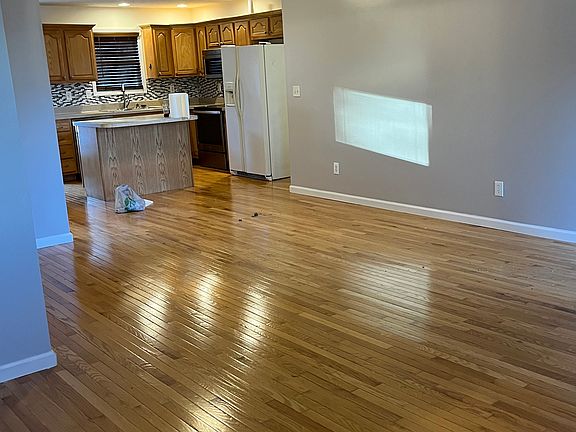 2nd image of 25 Townhouse Dr