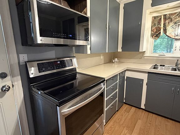 3rd image of 1339 Adams St