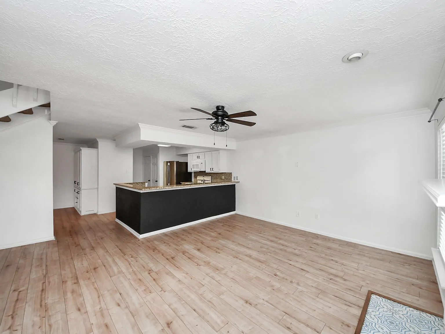 2 bed, 2.5 bath, 1468 sqft, $1,850 — Photo 4