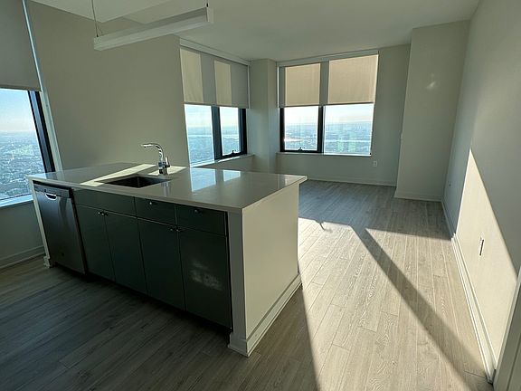2nd image of 608 Pavonia Ave #5611