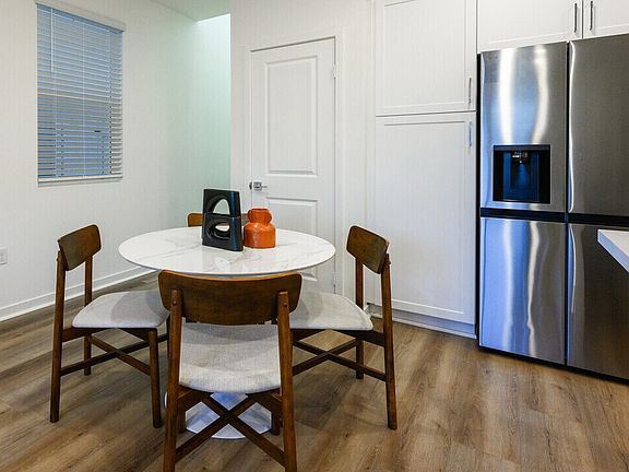 Plan 1A model home dining area adjacent to kitchen peninsula