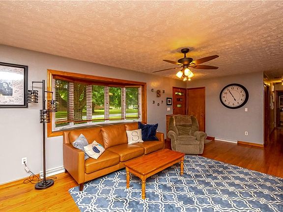 4th image of 1093 Rosendale Dr