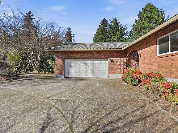 3rd image of 7175 Ridgegate Dr