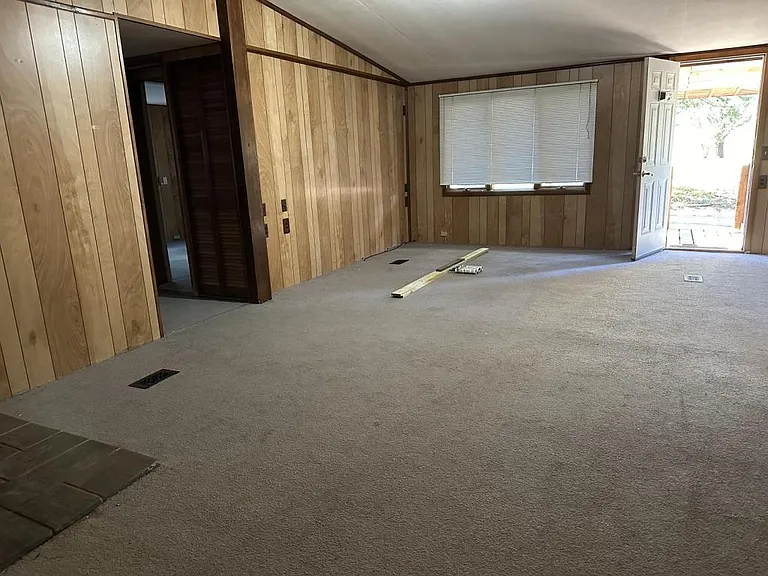 2618 Daniel Farm Rd — Photo 2