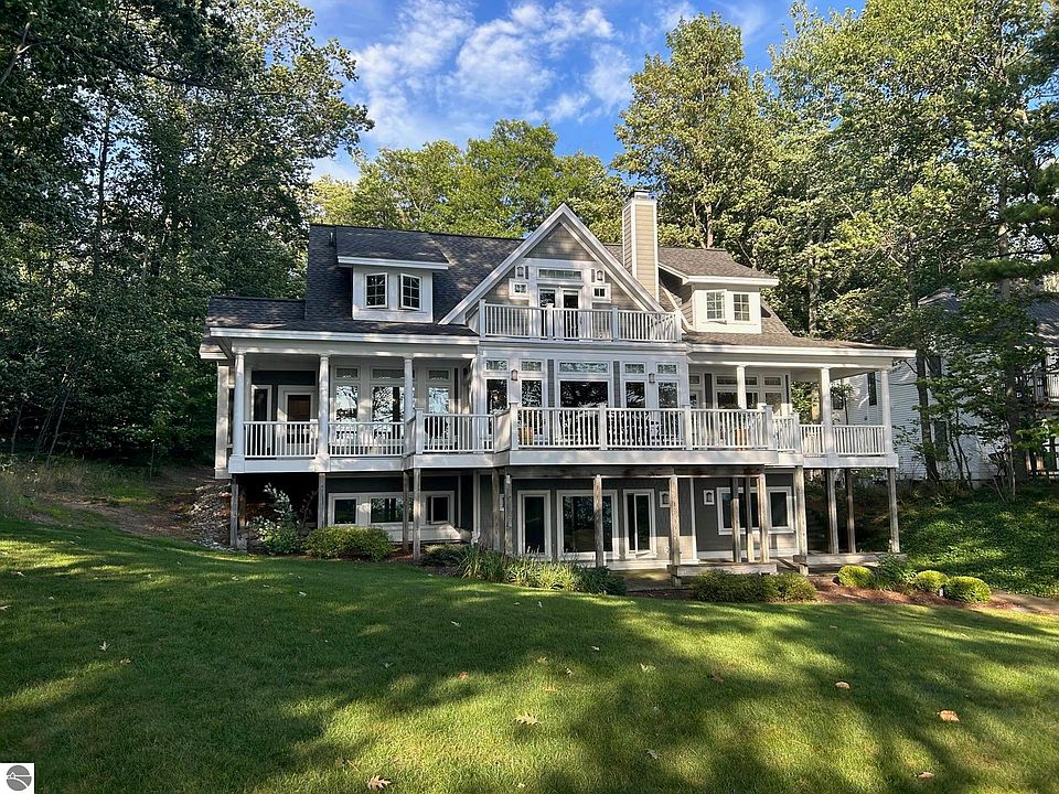 1st image of 2697 Forest Lodge Dr