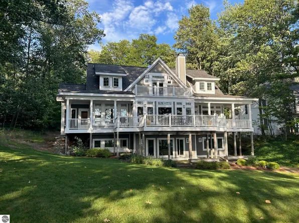 2697 Forest Lodge Dr, Traverse City, MI 49685