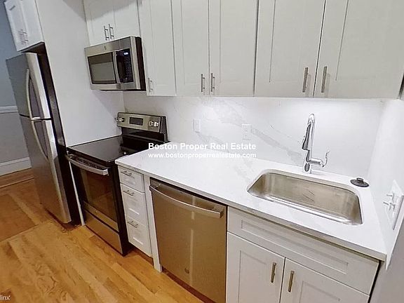 384 Commonwealth #23 Boston - Back Bay Unit Photo 1