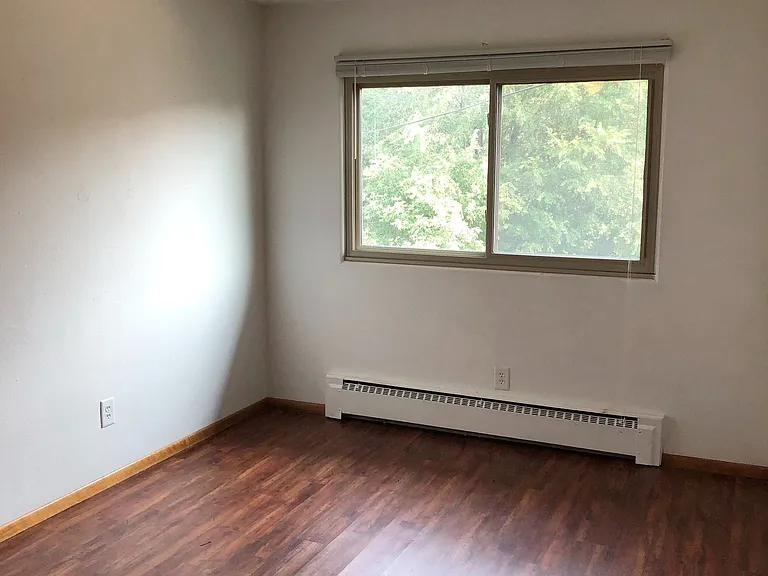 Carroll Court Apartments — Photo 27