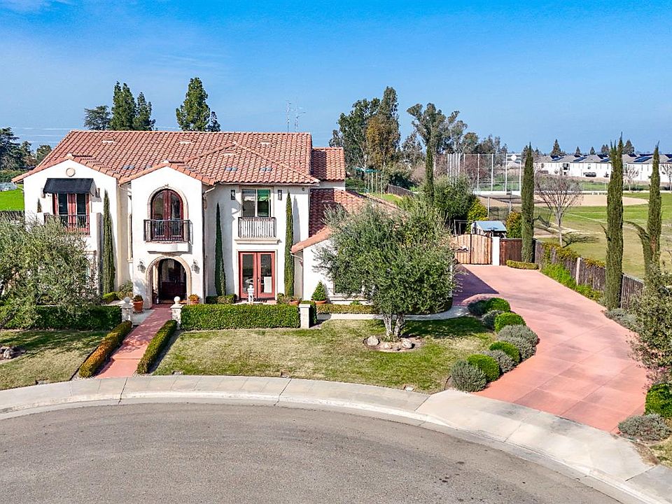 1st image of 2564 E Sarazen Ave