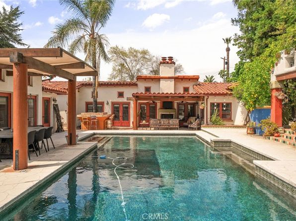 49 Summit Ave, Redlands, CA 92373