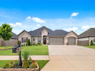 886 Bellagiola Dr, Springdale, AR 72762