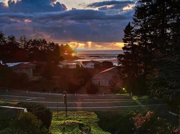 30 Jonis Way, Yachats, OR 97498