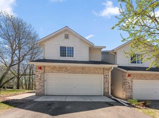 325 Pleasant Ln, Chaska, MN 55318