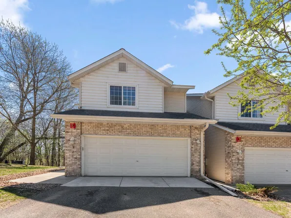 325 Pleasant Ln, Chaska, MN 55318