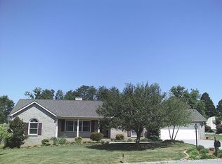236 Country Walk Dr, Powell, TN 37849