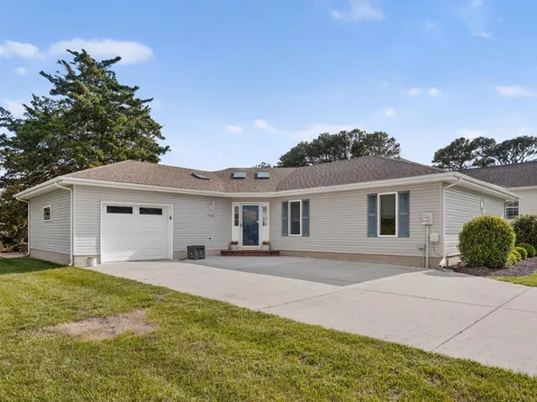 37122 Shark Ct, Greenbackville, VA 23356
