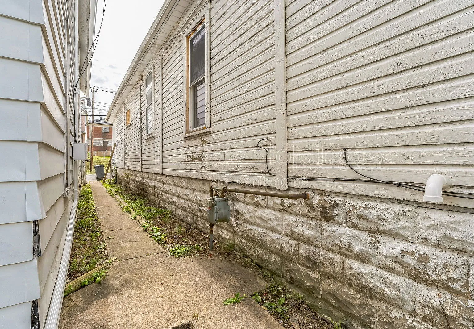 3 bed, 1.0 bath, 1062 sqft, $1,325 — Photo 3