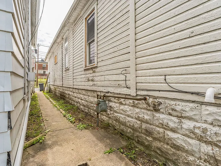 421 Walnut Ave — Photo 3
