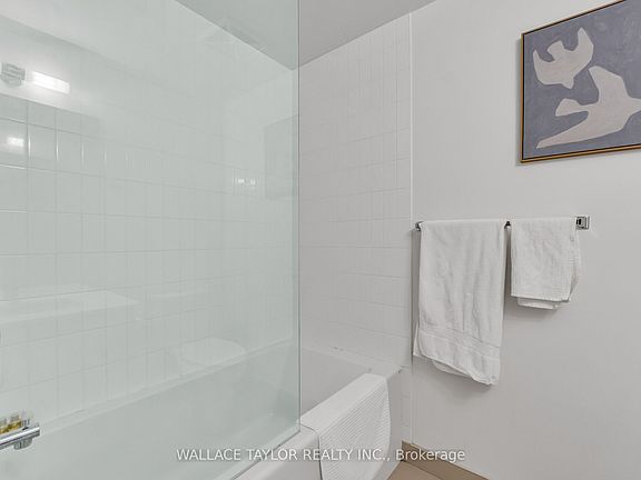 4th image of 210 Simcoe St #1702