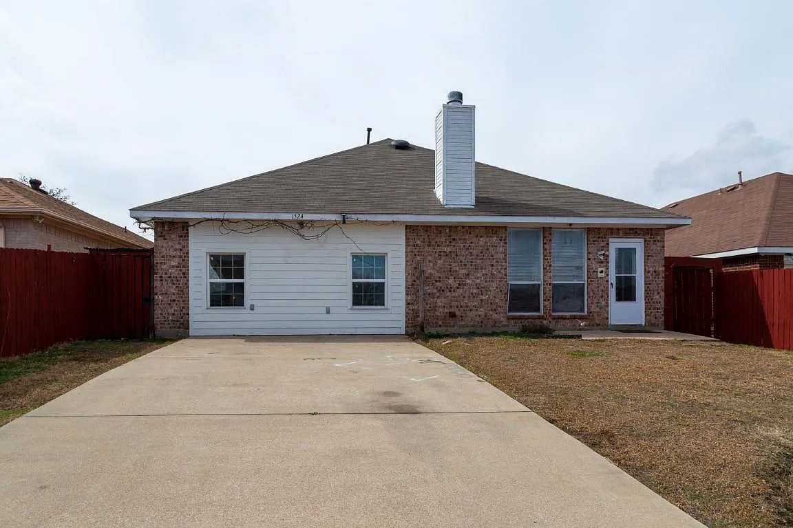 5 bed, 2.0 bath, 2281 sqft, $2,395 — Photo 4
