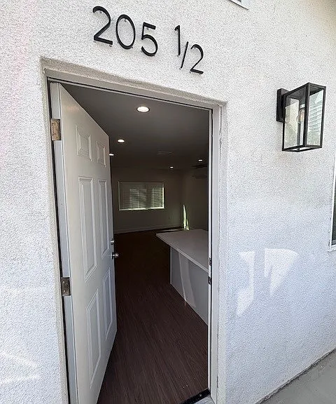 205 1/2 W Colden Ave — Photo 1