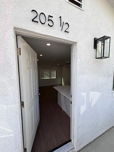 205 1/2 W Colden Ave Photo 1
