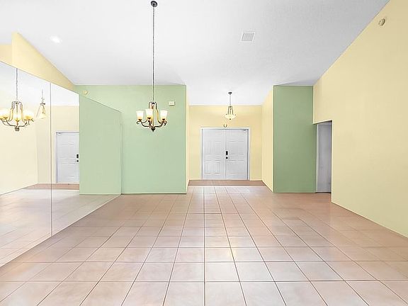 5th image of 9735 Sun Pointe Drive