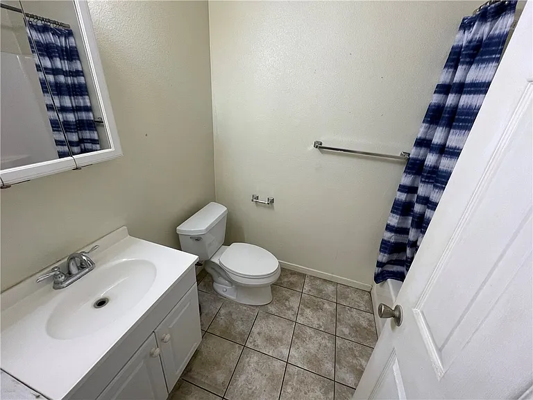 2109 Breezeway Cir — Photo 7